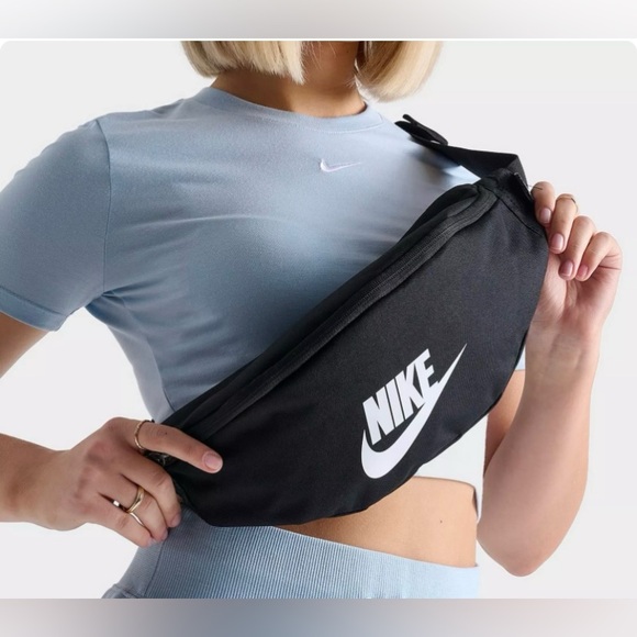 Nike Black Crossbody ~ Waistpack Bag for Women - Picture 1 of 9